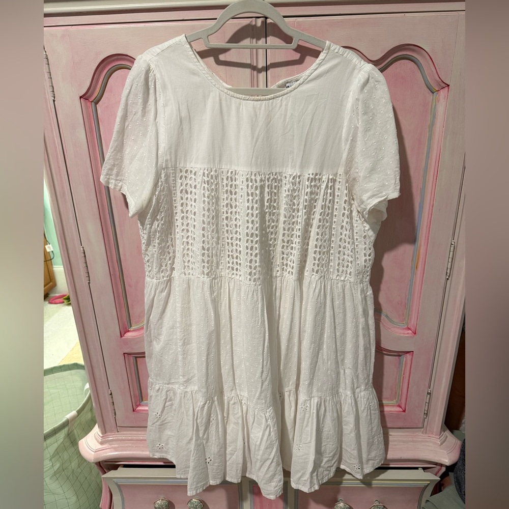 White flowy lined detailed dress
